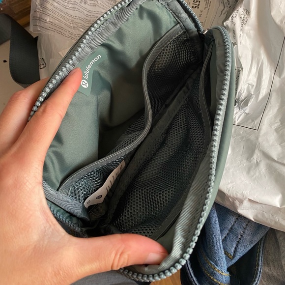 Teal Lululemon Everywhere Belt Bag - Picture 4 of 4